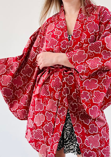 Silk Vintage Hahori Винтажное хаори из шелка в алом цвете с набивным цветочным рисунком