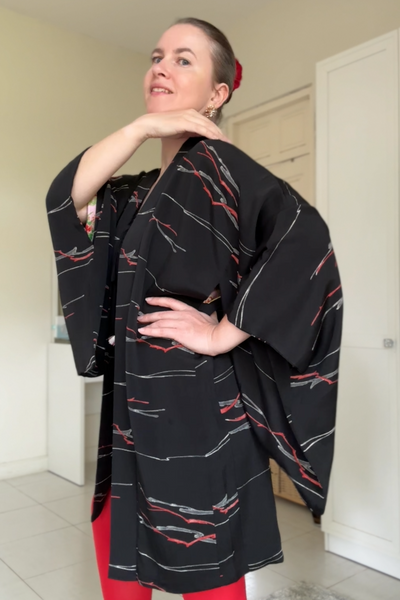 Silk Vintage Hahori Винтажное хаори из крепдышина в черном цвете с красными и белыми полосами