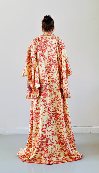 Silk Vintage Kimono (crepe de chine), Винтажное кимоно из шелка (крепдешин) с бледно-желтом цвете с красными кленами