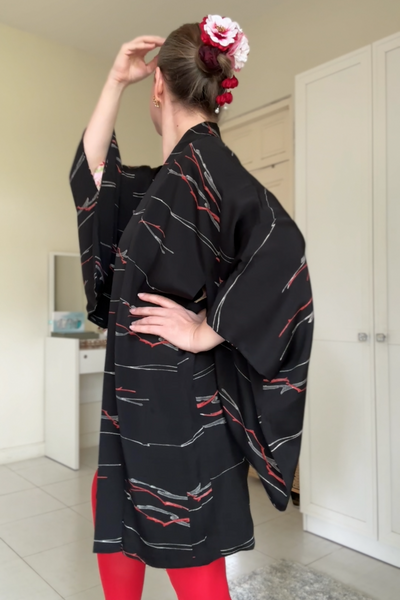 Silk Vintage Hahori Винтажное хаори из крепдышина в черном цвете с красными и белыми полосами