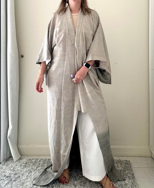 Silk Vintage Kimono Винтажное кимоно из шелка в сером цвете из фактурной ткани "серебряный туман"