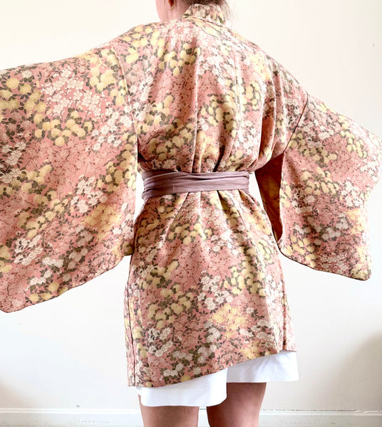 Silk Vintage Hahori Винтажное хаори из шелка в бежевом цвете с набивным цветочным рисунком