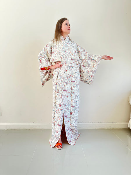 Silk Vintage Kimono Винтажное кимоно из шелка в белом цвете из фактурной ткани