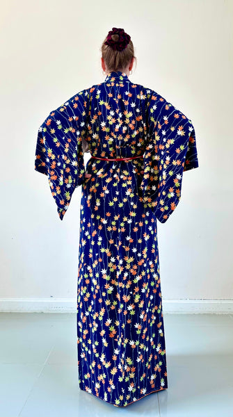 Silk Vintage Kimono (crepe de chine) in dark blue "scarlet maples", Винтажное кимоно из шелка (крепдешин) в темно-синем цвете "алые клены"