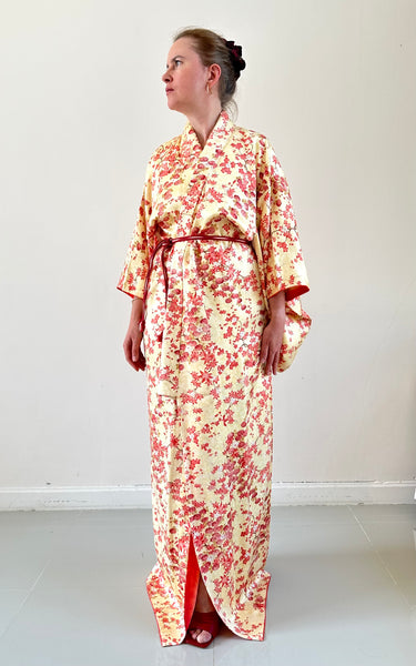 Silk Vintage Kimono (crepe de chine), Винтажное кимоно из шелка (крепдешин) с бледно-желтом цвете с красными кленами