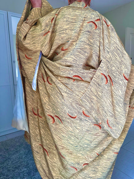 Silk Vintage Kimono Винтажное кимоно из шелка в цвете золота с орнаментом морской пучины