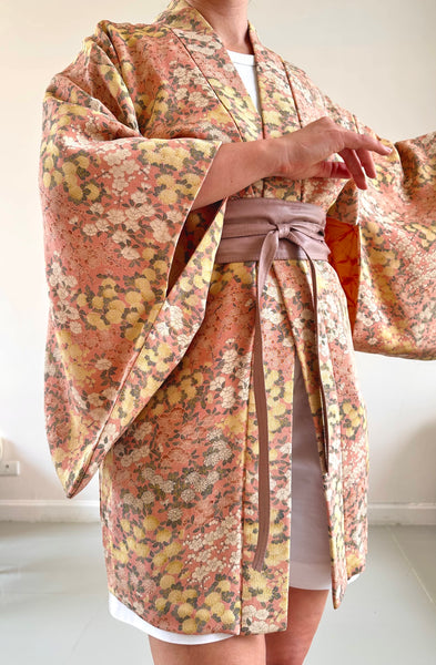 Silk Vintage Hahori Винтажное хаори из шелка в бежевом цвете с набивным цветочным рисунком