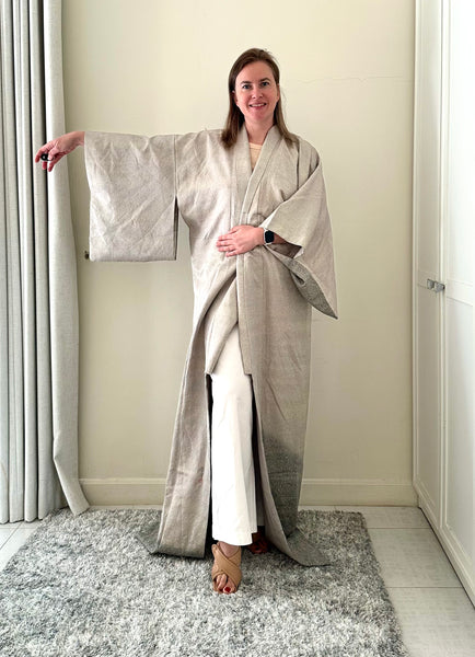 Silk Vintage Kimono Винтажное кимоно из шелка в сером цвете из фактурной ткани "серебряный туман"