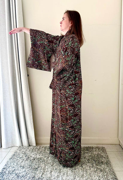 Silk Vintage Kimono Винтажное кимоно из шелка в коричневом цвете с мелким рисунком "лесные травы"