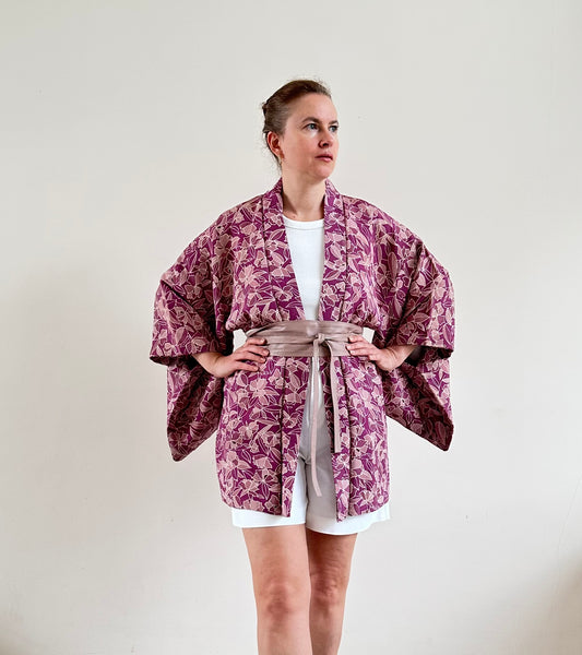 Silk Vintage Hahori Винтажное хаори из шелка в лиловом цвете с набивным абстрактным рисунком