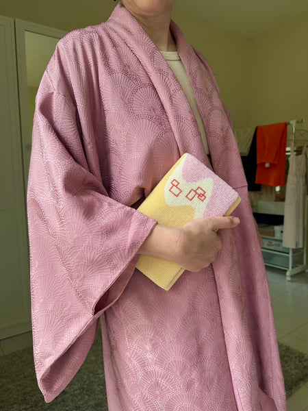 Silk Vintage Kimono Винтажное кимоно из шелка в цвете пыльной розы с набивным орнаментом в виде павлинов