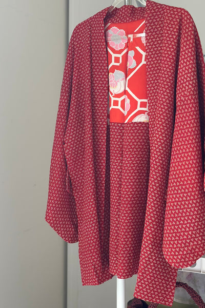 Silk Vintage Hahori Винтажное хаори из крепдышина в алом цвете с графическим рисунком "журавлики"