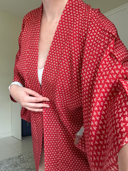 Silk Vintage Hahori Винтажное хаори из крепдышина в алом цвете с графическим рисунком "журавлики"