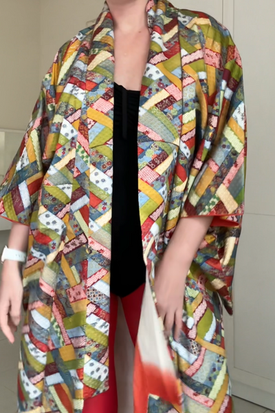 Silk Vintage Kimono (crepe de chine), Винтажное кимоно из шелка (крепдешин) в зеленом цвете с графичным орнаментом
