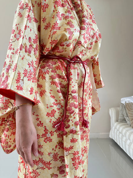 Silk Vintage Kimono (crepe de chine), Винтажное кимоно из шелка (крепдешин) с бледно-желтом цвете с красными кленами